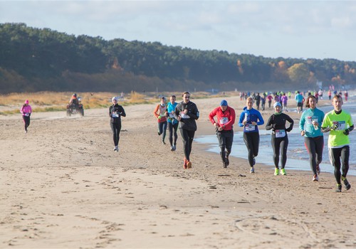 Kauguru pludmalē notiks taku skrējiens “xTrail Jūrmala”