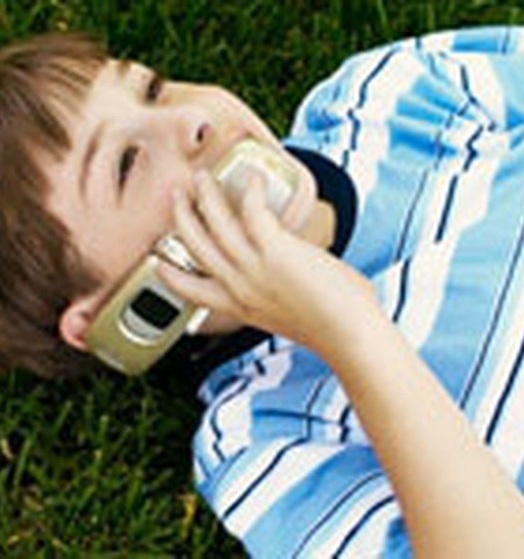 Tele2 pētījums: vecākiem visvairāk rūp bērnu drošība un finansiālās iespējas, bērnu palaižot skolā