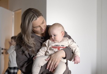 Kā parūpēties par drošu miedziņu mazulim?