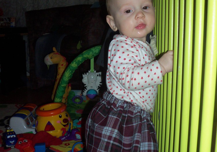 Mazā Denīze apslimusi un kļuvusi par mammas meitu.
