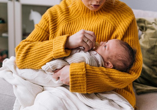 Rīgas pašvaldība piedāvā jaunu atbalstu māmiņām ar pēcdzemdību depresiju