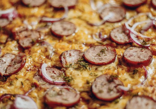 “Štovdesiņ” pica atgriežas: garša, kas ieausta Latvijas ziemas tradīcijās