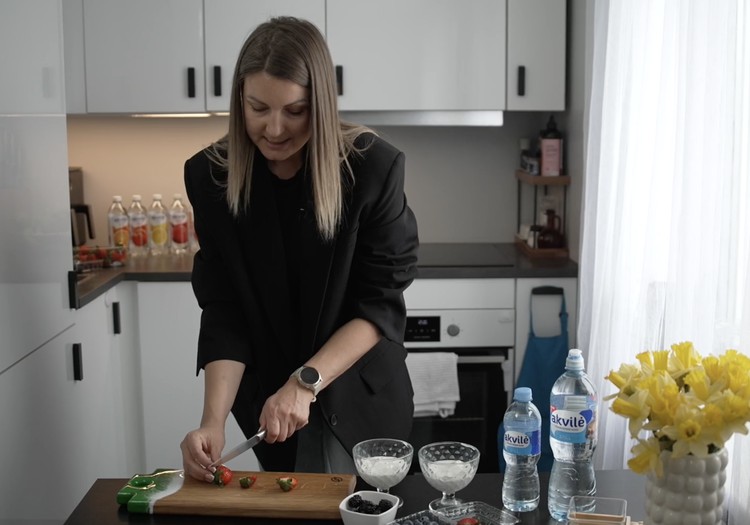 Jaunā Amerikas uztura piramīda un veselīga deserta recepte