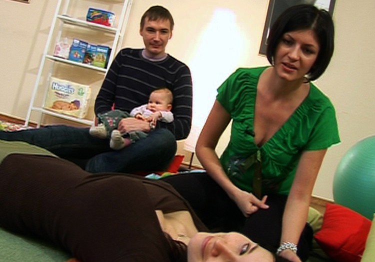 VIDEO: Superbēbītes Kates vecāki apgūst hendlinga pamatprincipus