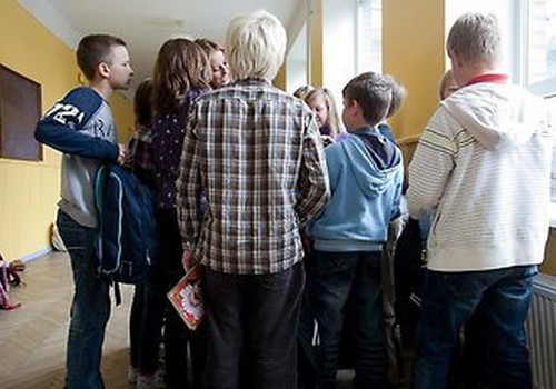 Latvijas skolēniem nepietiekamas zināšanas ir motivācijas trūkuma un skolu sliktā nodrošinājuma dēļ