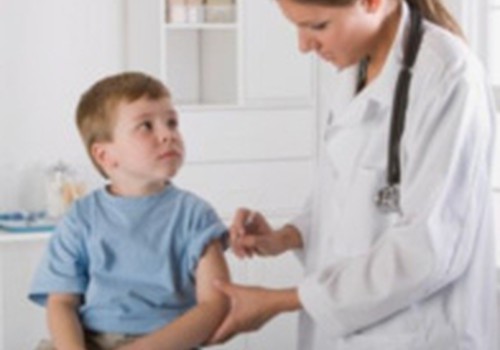 Vakcinācija - efektīva iespēja izvairīties no plaušu karsoņa un vidusauss iekaisuma