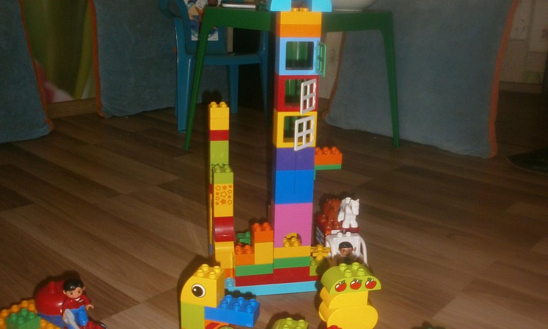 Šurum burum un top skaista Lego māja daktertantei