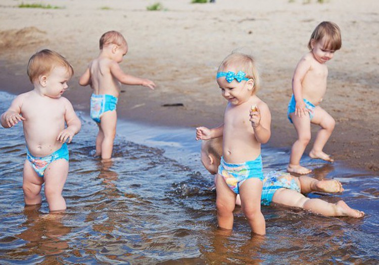 HUGGIES® Little Swimmers® mazajiem peldētājiem saņem..