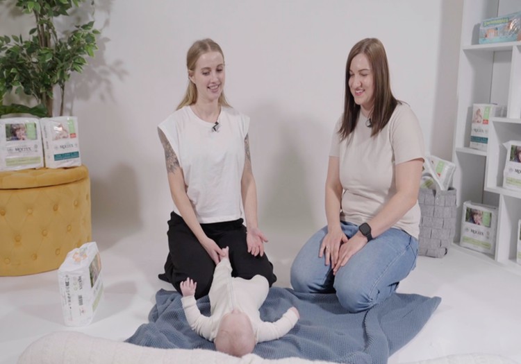 Autiņbiksīšu maiņa aktīviem mazuļiem