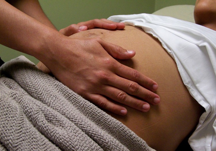 Kādās pozās iespējams dzemdēt?