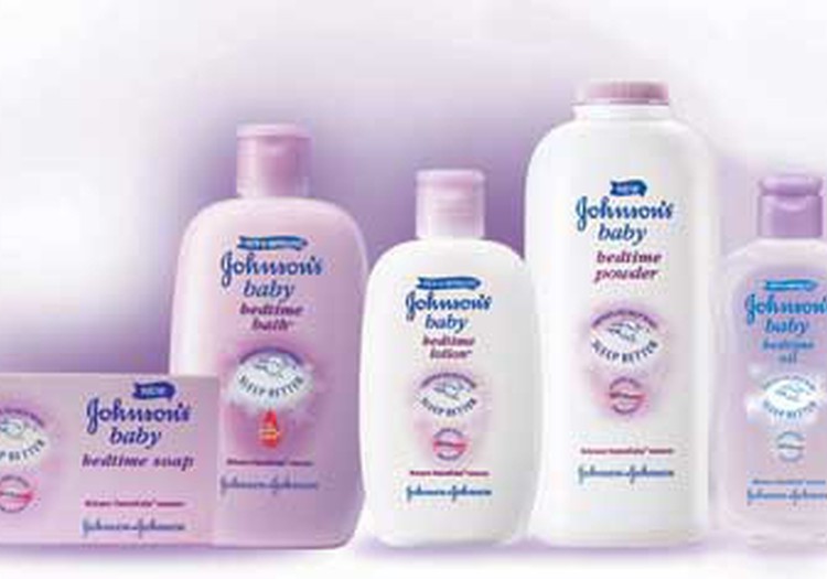 Johnson's Baby Bed Time sērijas produktu komplektu saņem..
