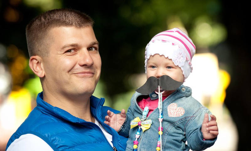 Šie ir Latvijā lepnākie tēvi 2015! FOTO, kā Rīgā tūkstošiem tēvu ar ģimenēm svin Tēva dienas festivālu