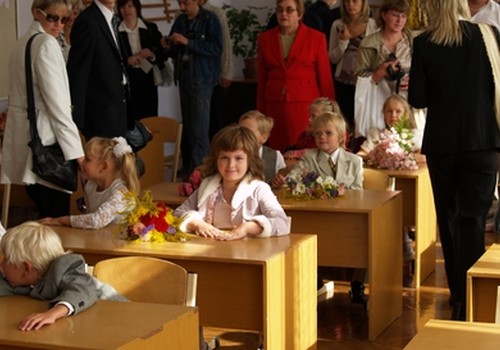 Rīgā pirmklasnieku vecāki vairs nevarēs kavēties ar skolas izvēli