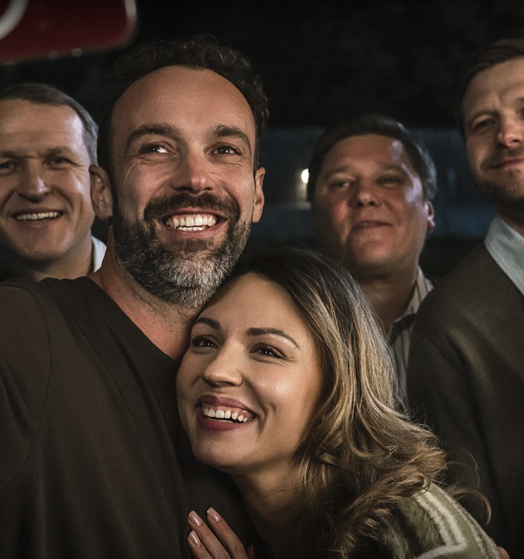 Noskaties režisora Dž. Dž. Džilindžera melnās komēdijas “Perfektie”  treileri!