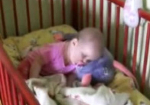 Jautrie mazuļu video: snaudošais mazulis