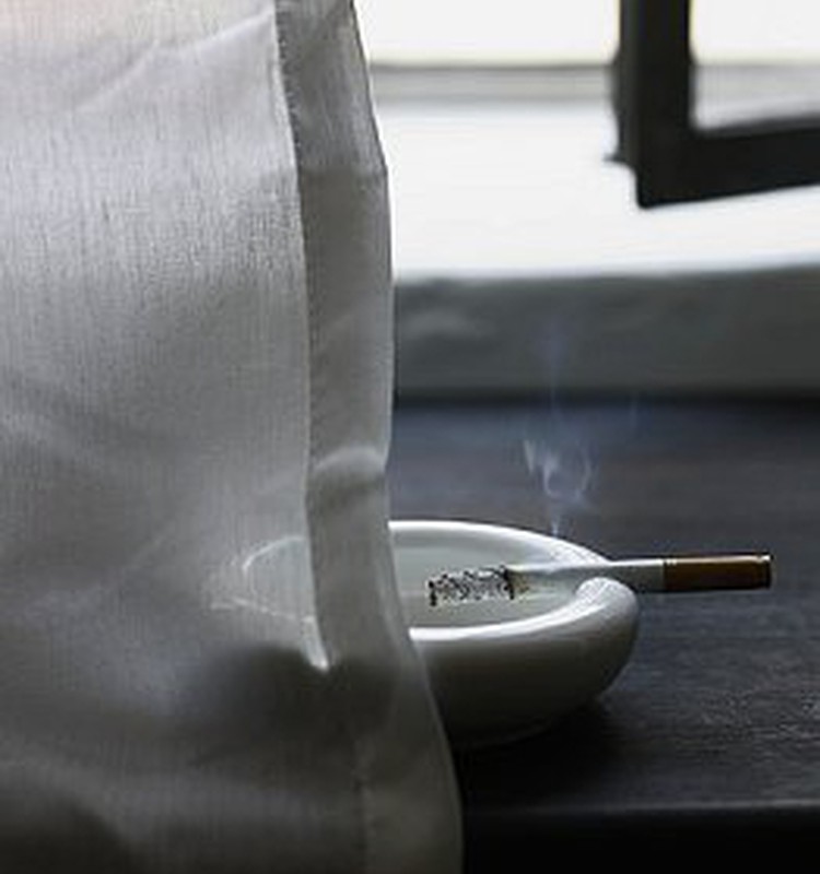 Ārstu biedrība iesaka izskaust smēķēšanu bērnu un grūtnieču klātbūtnē