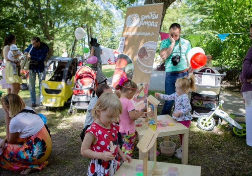 Smilšu lampas festivālā dāvināja patiešām krāsainus piedzīvojumus!