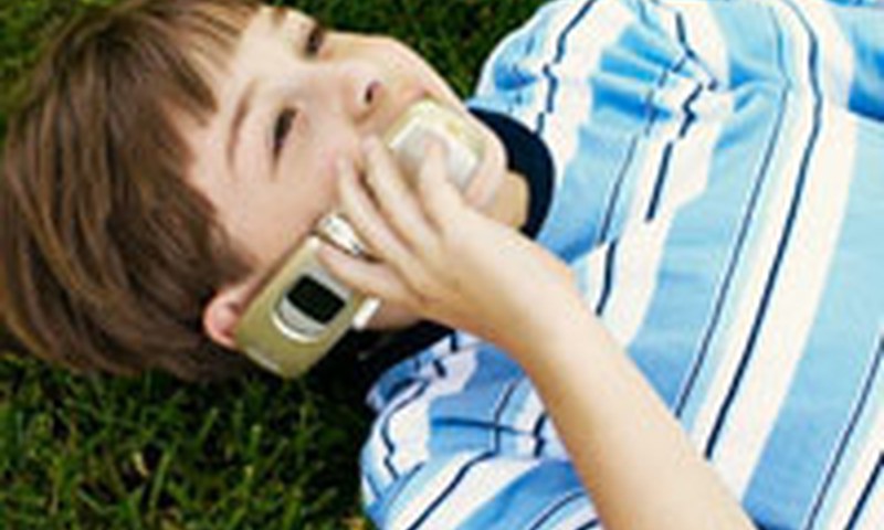 Tele2 pētījums: vecākiem visvairāk rūp bērnu drošība un finansiālās iespējas, bērnu palaižot skolā