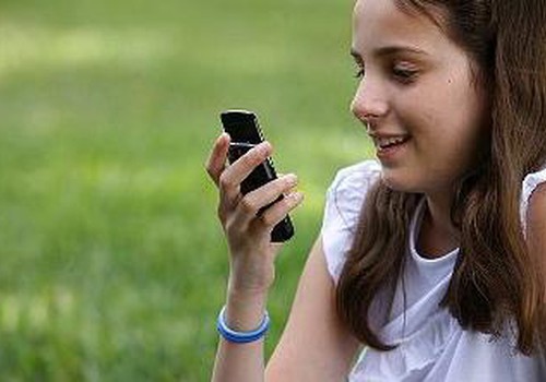 Aptauja: mūsdienu populārākā starpbrīžu izklaide skolā – spēlītes mobilajos tālruņos 