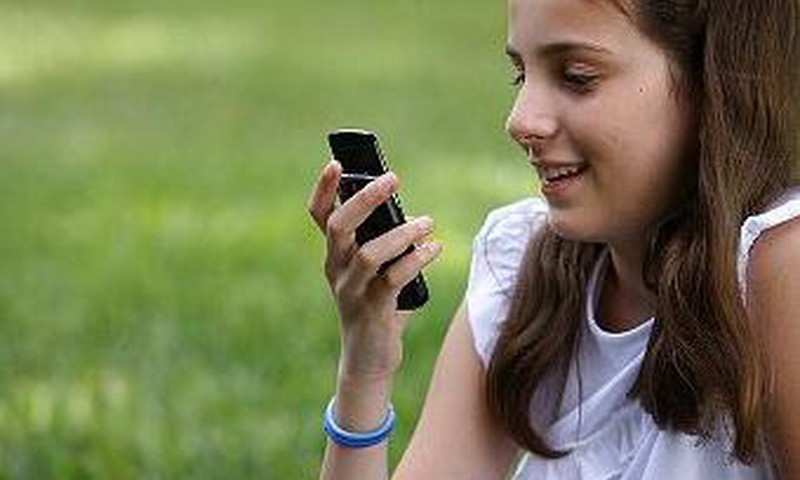 Aptauja: mūsdienu populārākā starpbrīžu izklaide skolā – spēlītes mobilajos tālruņos 