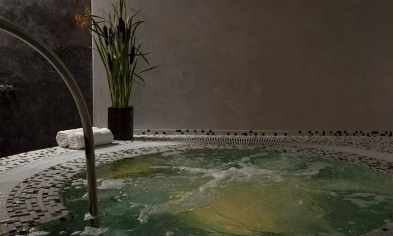 Annas Hotel: baudījums ķermenim un dvēselei
