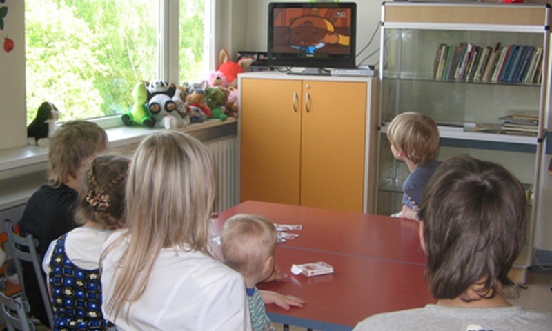 VIASAT dāvina digitālās TV pieslēgumus Bērnu slimnīcas mazajiem pacientiem