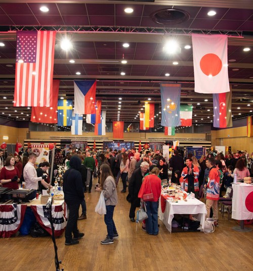 Šo svētdien – jau 27. Rīgas Starptautiskā sieviešu kluba rīkotais Ziemassvētku labdarības tirdziņš