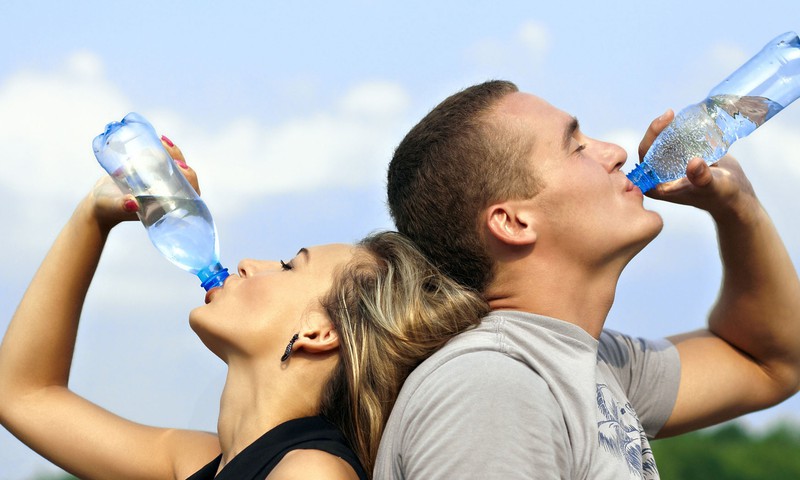 Alkohols, Coca-cola un citi produkti, kas “izdzen” ūdeni un rada slāpes
