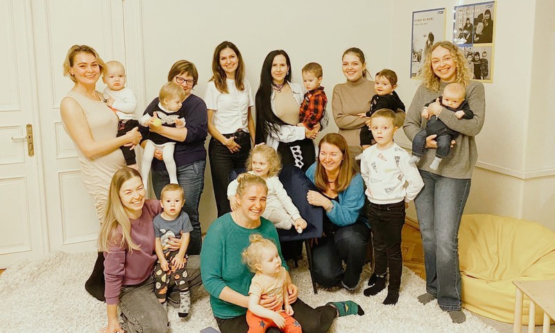 Ukraiņu māmiņu klubs pulcē mammas uz vērtīgām nodarbībām