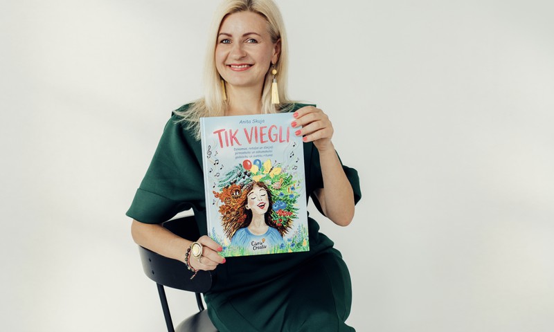 Anita Skuja izdod jaunu dziesmu, rotaļu un dzejoļu grāmatu bērniem “Tik viegli”.