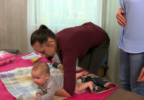 26.02.2017.TV3: pastaiga ar jaundzimušo, Watsu terapija, mazuļa hendlings