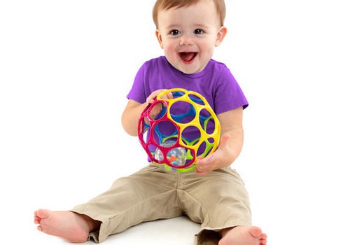 Ar Oball attīstošajām rotaļlietām vari palīdzēt mazulim attīstīt sīko motoriku