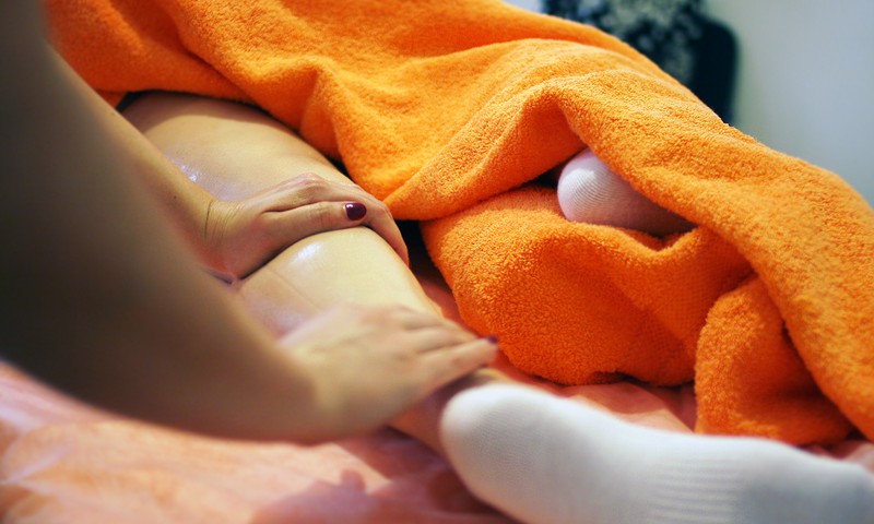 Atpūtini kājiņas masāžas procedūrā Māmiņu Kluba procedūrās