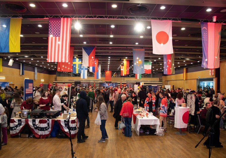 Šo svētdien – jau 27. Rīgas Starptautiskā sieviešu kluba rīkotais Ziemassvētku labdarības tirdziņš