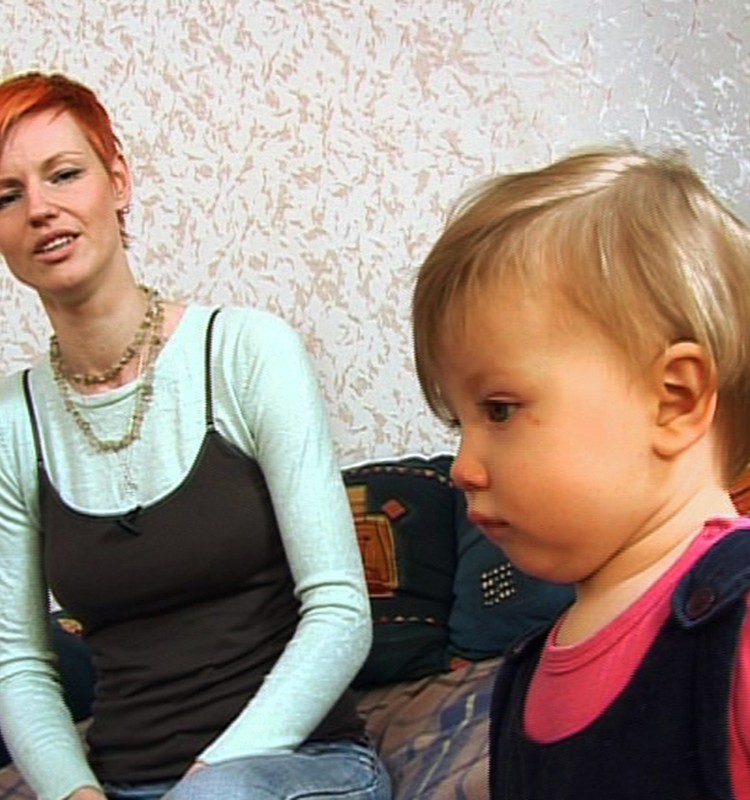 VIDEO: Huggies brokastis kopā ar mazo Annu un viņas vecākiem!
