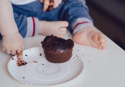 Kā lai iemāca bērnam ēst patstāvīgi?