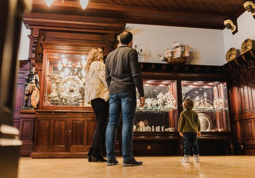 Melngalvju nams aicina uz Ziemassvētku rotājumu meklēšanas piedzīvojumu