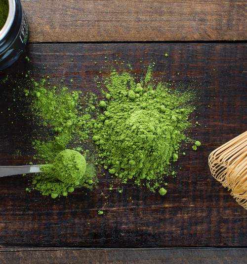Matcha pulveris: no Japānas līdz tavai krūzei