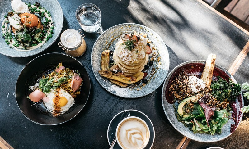 Aizved savējos uz restorānu un palīdzi citiem tikt uz skolu!