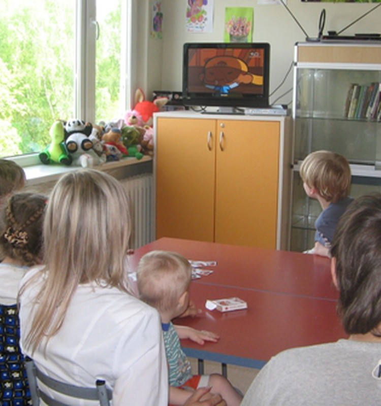 VIASAT dāvina digitālās TV pieslēgumus Bērnu slimnīcas mazajiem pacientiem