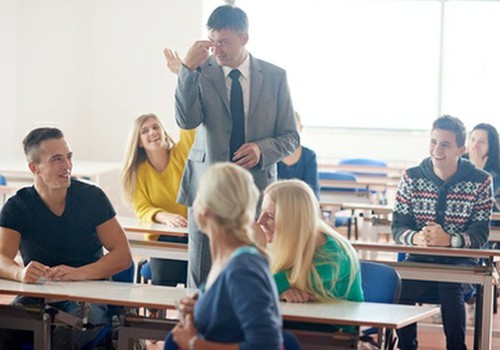 Dardedze: Kāpēc skolotājiem jārunā arī par neērtām tēmām?
