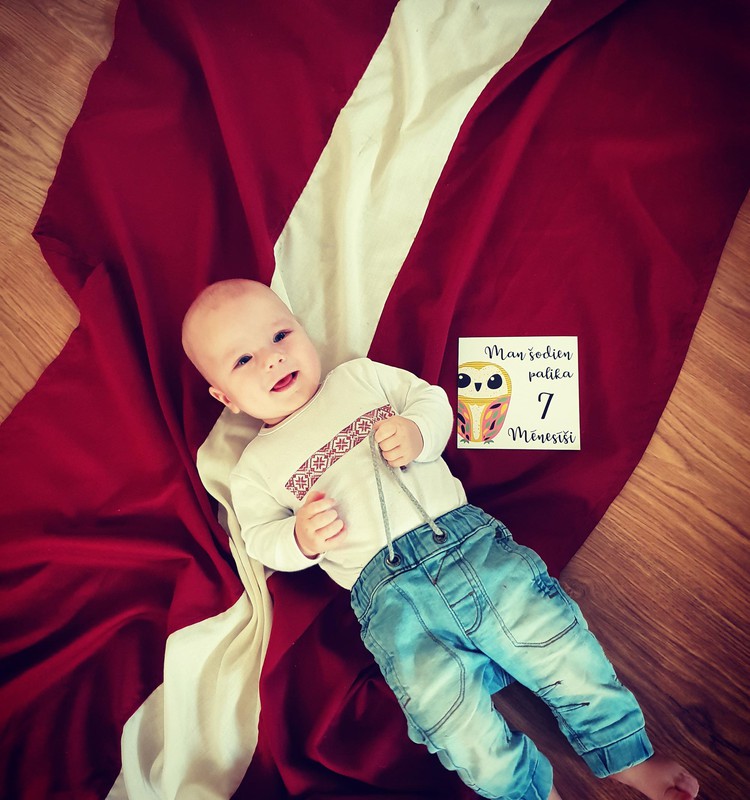 Laimīga mazuļa dienasgrāmata:  Latvijai 100 un man jau 7 mēneši