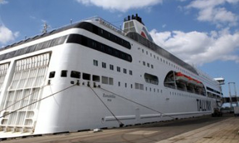 Ceļā no Rīgas uz Stokholmu uz prāmja piedzimst mazulis