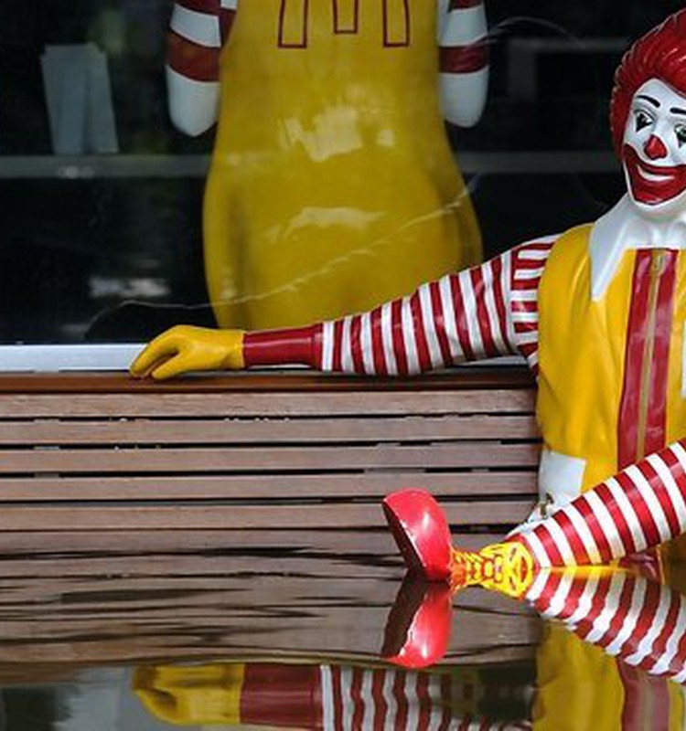 McDonald's piespriež 930 000 latu sodu par rotaļlietu pievienošanu bērnu komplektiem
