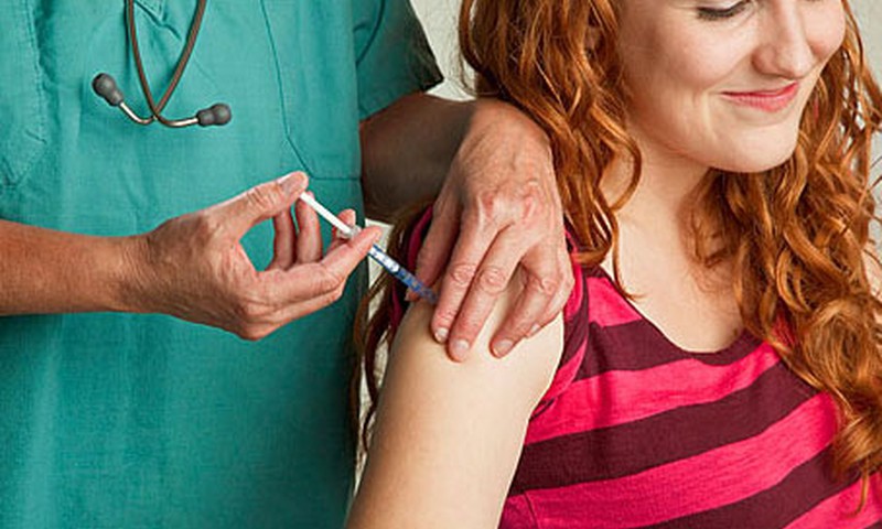 Latvijas Ģimenes ārstu asociācija: vakcinācija pret gripu mazina kopējos mirstības rādītājus