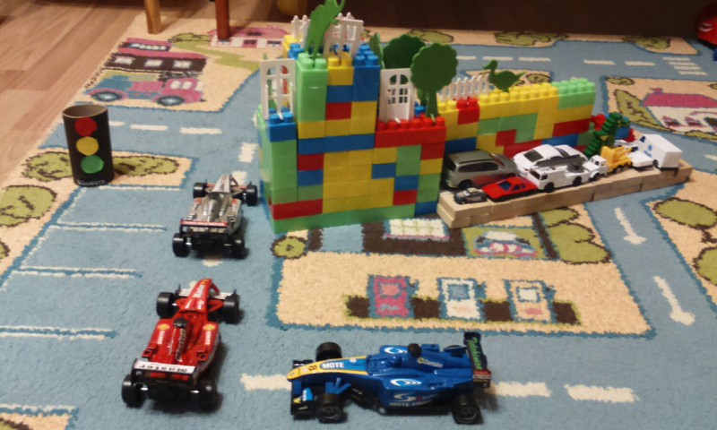 Makvīnam māja no LEGO