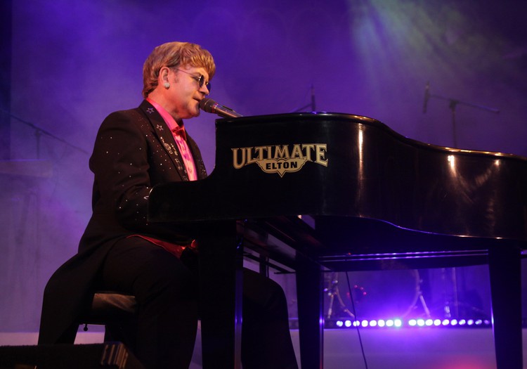 Pasaules līmeņa tribute šovs - leģendārais Eltons Džons Latvijā