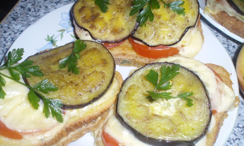 Baklažānu maizītes