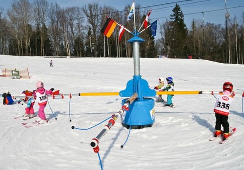 Dienas spēle: AXA slēpošanas skoliņa ikvienam sportiskajam pirmsskolniekam