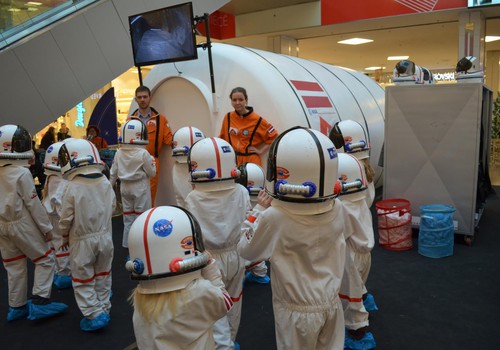 Ozoli devās uz "Riga Plaza" pasākumu Bērni uz Mēness
